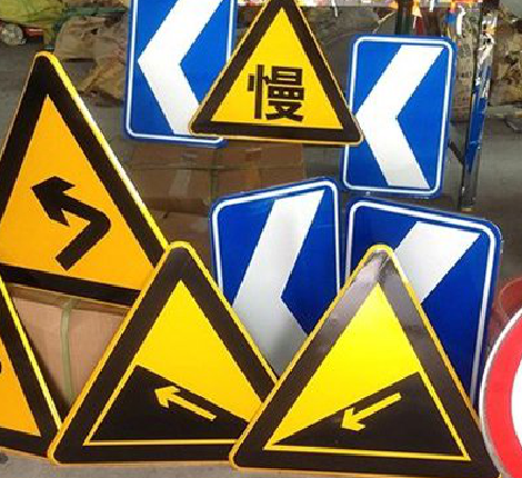  洛川标识标牌中颜色的确定是很重要的。